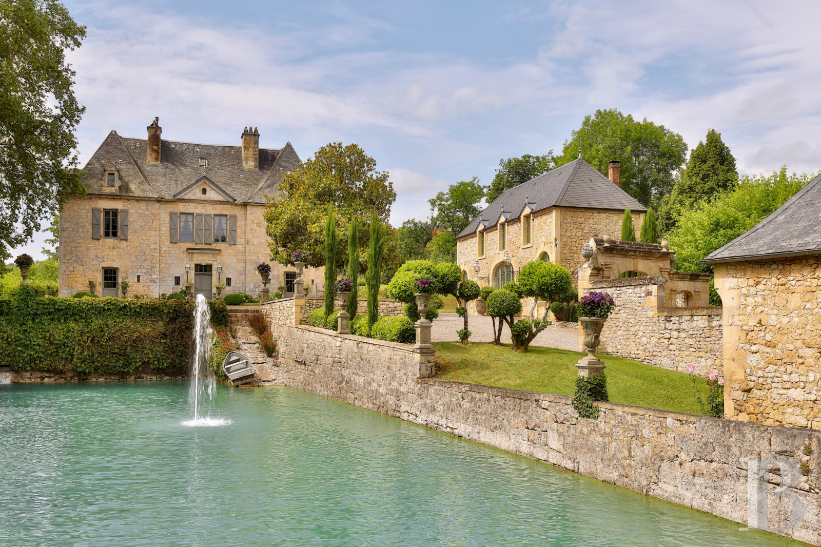 A Directoire style manor house and outbuildings dedicated to holidays south of Sarlat-la-Canéda, in the south of the Dordogne - photo  n°2